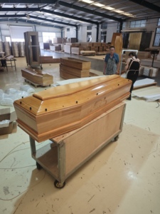 Ataúdes y Féretros de Madera de Paulownia Estilo Europeo, Capacidad de 220 Pulgadas Cúbicas, Diseños Personalizables, Venta al por Mayor de Marca - Product Image 6