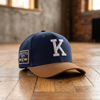 Casquette de baseball vintage personnalisée à broderie 3D en relief, bicolore marine et beige, 5 panneaux structurés, visière incurvée, patch en tissu tissé, fermeture snapback