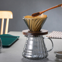 Juego de cafetera de vidrio ecológico de grado alimenticio moderno al por mayor para fabricantes, incluye filtro de papel, soporte de nogal y embudo de silicona