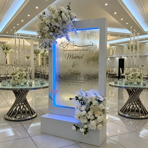 Elegante Letrero de Bienvenida de Acrílico para Boda con Base Floral para Decoración de Kaid y Wardah - Product Image 4