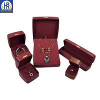 Baoru haut de gamme lumière luxe une ligne courbe oblique PU anneau collier Bracelet boucles d'oreilles suggéré boîte à bijoux Logo personnalisé
