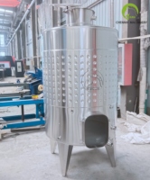 Cuve de fermentation en acier inoxydable pour vin rouge avec système de contrôle de température à plaques alvéolées, idéale pour la production de vin de fruits