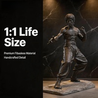 Sculpture en bronze sur mesure grandeur nature d'un acteur chinois célèbre de kung-fu moderne pour salle de sport extérieure ou espaces publics