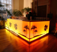 Comptoir de bar lumineux LED commercial de luxe personnalisé en pierre translucide pour boîte de nuit et restaurant