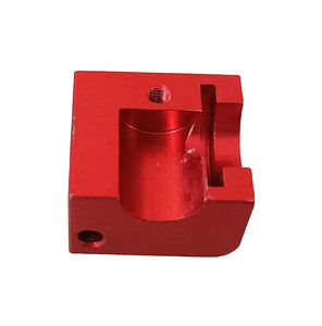 Bloque de sujeción de aluminio anodizado rojo, mecanizado CNC personalizado, pieza de fijación con ranura semicircular para equipos de automatización - Product Image 1