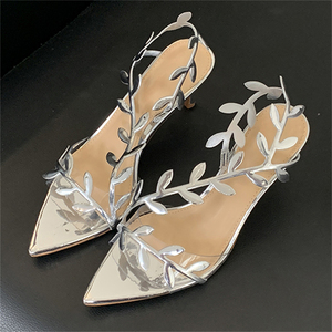 Collection Été-Automne XSD Factory : Sandales de mariée à talons hauts à bout ouvert, à enfiler, en cuir métallisé, design tendance à pois dorés - Product Image 6