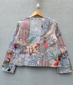 Chaqueta de Algodón Acolchada con Estampado Floral Hecho a Mano, Estilo Étnico con Botones al Frente para Mujer, Elegante y a Excelente Precio - Product Image 4