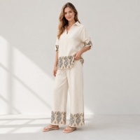 Ensemble deux pièces en coton et lin doux pour femme, haut à col rabattu avec imprimé paisley et pantalon ample à jambes larges, tenue de plage estivale