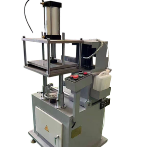 Machine de fraisage d'extrémités de portes et fenêtres en aluminium à alimentation directe d'usine - Équipement de fraisage de petits profils à décharge - Product Image 2