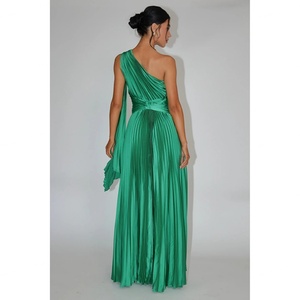 Nuevas llegadas: Vestido maxi casual de satén con diseño sin tirantes, hombros descubiertos, espalda descubierta, estilo sexy y moderno. - Product Image 3