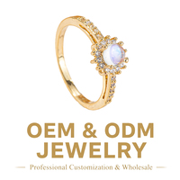 Bague Éblouissante Plaqué Or Effet Rayon de Soleil avec Cabochon Pierre de Lune et Zircon Cubique Sertissage Étoile Pointue, Bijou Femme Idéal Cadeau
