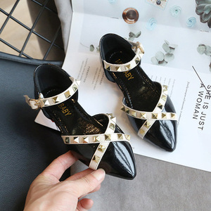 Sandali per bambini 2025 estate nuove <span class=keywords><strong>scarpe</strong></span> in pelle a punta per bambine di mezza età <span class=keywords><strong>scarpe</strong></span> con rivetto a fondo morbido per bambini - Product Image 4