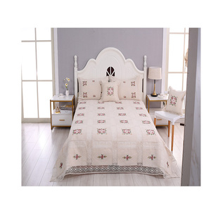 Set di Biancheria da Letto King Size in Cotone Egiziano e Poliestere, <span class=keywords><strong>Lenzuola</strong></span> con Ricamo in Pizzo, <span class=keywords><strong>Copriletto</strong></span> Fatto a Mano con Design Pieghevole - Product Image 1