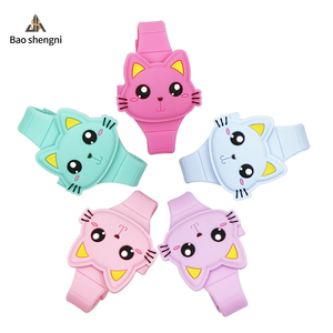 China Factory Hello Kitty Girls' <span class=keywords><strong>orologio</strong></span> <span class=keywords><strong>da</strong></span> <span class=keywords><strong>polso</strong></span> Led cinturino in Silicone <span class=keywords><strong>orologio</strong></span> <span class=keywords><strong>da</strong></span> cartone animato per bambini come regalo - Product Image 3