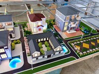 Maquette de villa professionnelle sur table de sable, conception personnalisée pour l'affichage de propriétés haut de gamme