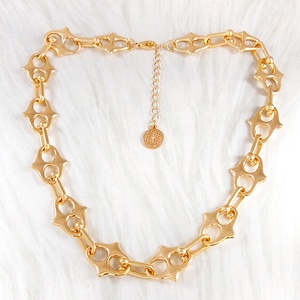 Collana Girocollo Geometrica Placcata Oro 18K Personalizzata 2026, Stile Classico, Gioielli in Lega, Collana Anniversario per Donne - Product Image 4