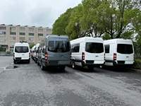 Vente en gros de fourgons utilitaires diesel, minibus de livraison, grand espace de chargement, portes doubles arrière pour la logistique urbaine et les flottes de coursiers