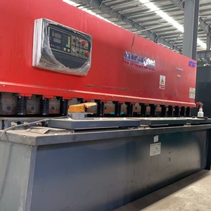 Máquina de Corte Semiautomática QC12K 12*3200 de Alta Productividad 380V para Acero al Carbono y Acero Inoxidable - Product Image 1