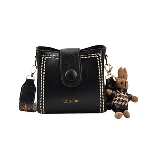 <span class=keywords><strong>Sac</strong></span> à bandoulière rétro en similicuir <span class=keywords><strong>marron</strong></span> pour femme avec breloque lapin, <span class=keywords><strong>sac</strong></span> à main décontracté et polyvalent - Product Image 5