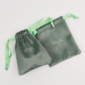 Nouvelles pochettes à bijoux en flanelle colorée verte, design original, pour colliers et boucles d'oreilles, avec cordon de serrage, personnalisables, exquises et recyclables - Product Image 1