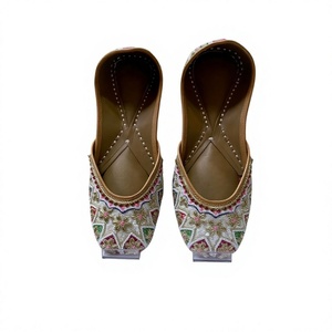 BS INTERNATIONAL Zapatos de Diseñador con Bordado de Cuero de Búfalo y Patrón Floral, Última Moda en Tendencias 2026 - Product Image 2