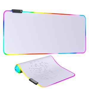 Tappetino per Mouse da Gaming RGB Grande di Alta Qualità in Microfibra con Retro in Gomma Naturale e Logo Personalizzato a Trasferimento Termico Anime - Product Image 1