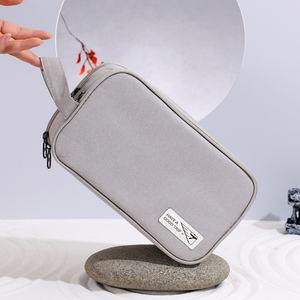 Nouvelle conception de sac de rangement portable pour cosmétiques de voyage, séparation sec/humide, trousse de toilette grande capacité, logo personnalisé, tendance - Product Image 5