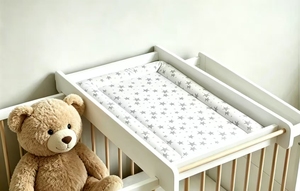 Superbe surface de change de couche pour bébé, facile à entretenir, offrant un support stable et souple pour les nouveau-nés lors du remplacement de la couche. - Product Image 2