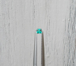 Oferta Especial: Esmeralda Colombiana de 2.5mm, Corte Cuadrado, 0.18 Quilates, para Joyería, Manualidades, Coleccionismo y Regalos - Product Image 1