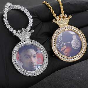 Collana <span class=keywords><strong>con</strong></span> Ciondolo Personalizzato TOP ICY Placcato Oro 14K, Corona <span class=keywords><strong>con</strong></span> Zirconi, <span class=keywords><strong>Medaglione</strong></span> Portafoto <span class=keywords><strong>con</strong></span> <span class=keywords><strong>Catena</strong></span> per Matrimoni e Feste - Product Image 5