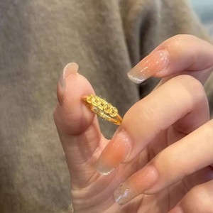Anillo <span class=keywords><strong>de</strong></span> latón con diseño <span class=keywords><strong>de</strong></span> moneda para mujer, <span class=keywords><strong>el</strong></span> mismo estilo popular en Xiaohongshu (<span class=keywords><strong>Libro</strong></span> Rojo Pequeño), es un nuevo diseño 2025 con <span class=keywords><strong>cinco</strong></span> elementos. - Product Image 1