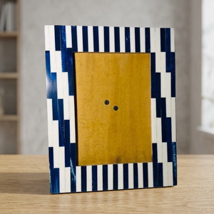 Cadre photo rectangulaire en résine bleu et blanc avec incrustation d'os, fait main, décoratif, pour affichage sur bureau ou mural, personnalisable - Product Image 1
