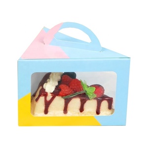 Papel recubierto Bosque negro Terciopelo rojo Pastel Triángulo Cake Slice Cajas Cartón Cake Piece Caja de embalaje con ventana de PVC limpia - Product Image 1