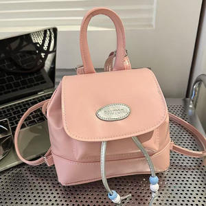 Sac à dos en cuir PU bicolore pour femme avec poignée supérieure convertible et décoration de bouton Sac convertible à la mode - Product Image 4