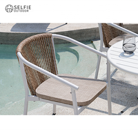 Ensemble de chaises de salle à manger modernes en rotin PE avec structure en aluminium, légères, empilables, imperméables - pour l'extérieur, la terrasse, la cuisine, la chambre, l'école