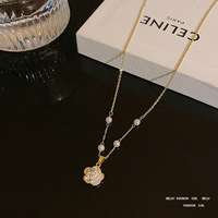 Vente en gros de colliers en zircon blanc en forme de camélia, imitation perle, tempérament élégant, pendentif mode étanche pour mariage