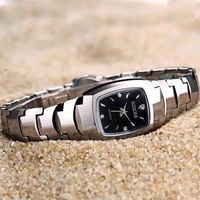 Nouveau femmes en acier inoxydable couleur carré Compact montre à Quartz étanche mince ceinture Simple verre trempé cadran à la mode alliage