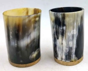 Verre à boire en corne de buffle de qualité supérieure, fait main, style rustique, pour eau, bière, jus et cadeaux, disponible à la vente - Product Image 4