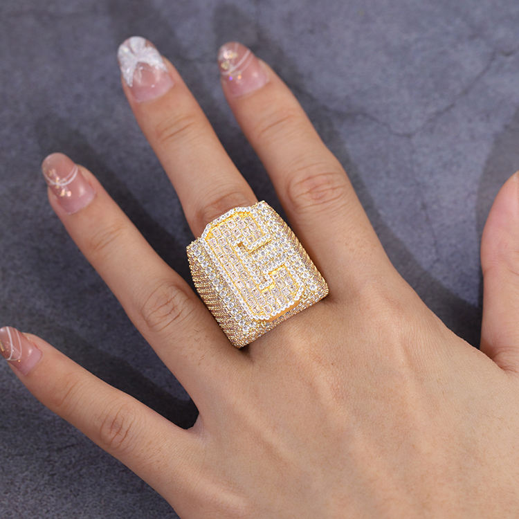 แหวนตัวอักษร