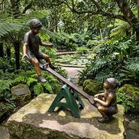 Sculpture de balançoire pour enfants en bronze personnalisée - Statue artisanale pour jardin et aire de jeux, sculpture en bronze