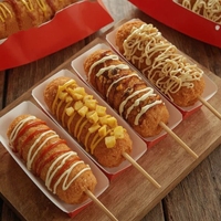 Emballage alimentaire en papier personnalisé imprimé en gros, emballage jetable pour hot-dogs, boîte à emporter avec trou pour bâtonnet