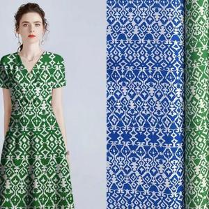 Keqiao tissu de rayonne de haute qualité imprimé <span class=keywords><strong>prix</strong></span> moins cher sur les marchandises prêtes 100 viscose 100 tissu tissé de rayonne pour <span class=keywords><strong>robe</strong></span> - Product Image 5