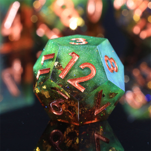 ชุดลูกเต๋า RPG สำหรับพ่อมดทำด้วยมือขนาดเล็กทำจากเรซินมังกรดาพรีมดราก้อนดันเจี้ยน DND ขอบคมของขวัญเกมกระดานหลายเหลี่ยม - Product Image 3