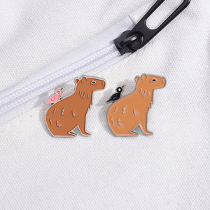 Al por mayor: Pines de metal de dibujos animados, Colección de criaturas encantadoras, Pin de esmalte de capibara lindo, Broches de hipopótamo de recuerdo, Pin divertido de animales - Product Image 3