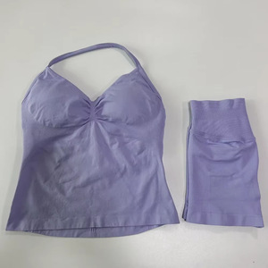 Completo <span class=keywords><strong>Fitness</strong></span> <span class=keywords><strong>Donna</strong></span> 2 Pezzi Senza Cuciture e Senza Schienale, Traspirante, con Top Imbottito Halterneck Push-Up e Shorts Plissettati Modellanti - Product Image 4