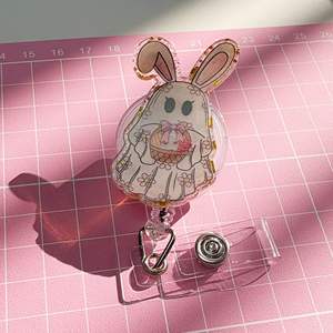 Porte-badge rétractable de luxe en plastique scintillant pour les professionnels de la santé et les infirmières |   Design de mode durable - Product Image 2