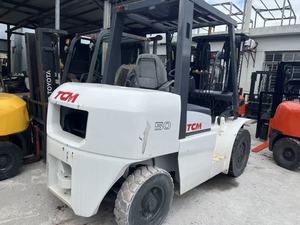 Montacargas Usado de 5 Toneladas con Contrapeso Diésel TCM 4WD, Mástil de Dos Etapas, Altura de Elevación de 6000 mm, Uso Todoterreno - Product Image 5