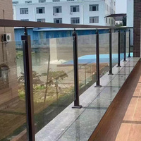 Rampe de balcon en alliage d'aluminium et verre, garde-corps de colonne noir dépoli, style moderne minimaliste, main courante à colonne à fente