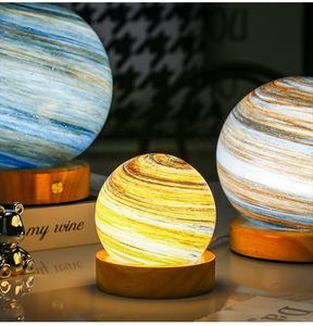 Lampe de nuit LED rechargeable par USB 10cm Mini boule de cristal d'art 3D lumineuse Mars Saturne planète lune veilleuse alimentation enfichable - Product Image 2