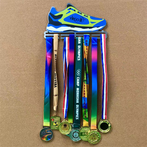 ที่แขวนติดผนังสำหรับเล่นกีฬาฟุตบอลที่แขวนเหรียญรางวัลโลโก้ตามสั่งที่แขวนโชว์พร้อมชั้นวาง - Product Image 2